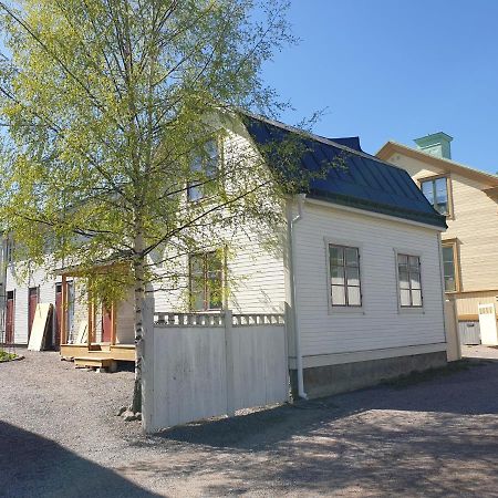 Vaelrenoverad Fin Laegenhet I Charmigt Omrade Soderhamn Exterior photo