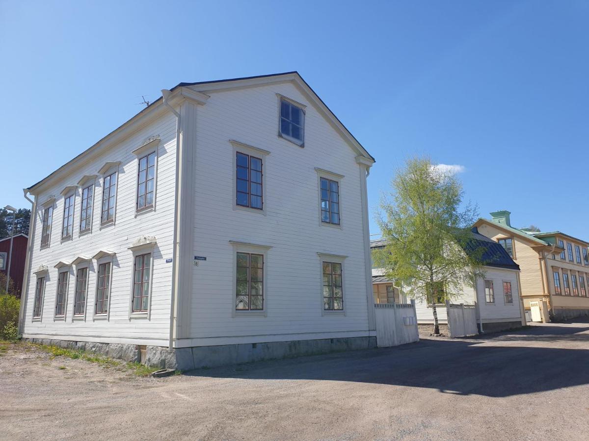 Vaelrenoverad Fin Laegenhet I Charmigt Omrade Soderhamn Exterior photo
